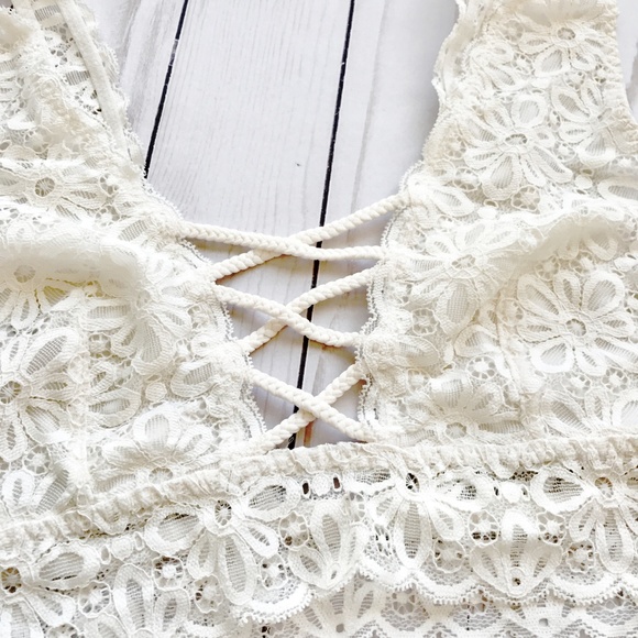 2/$25 ❤️ NWT Victoria's Secret Braided Plunge Bra - Picture 2 of 4